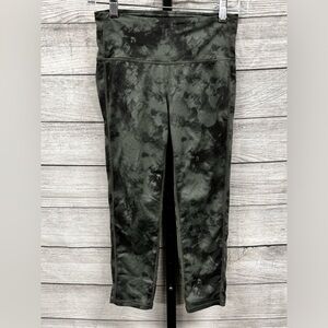 𝅺ATHLETA Chaturanga High Rise Cloud Capri Leggings